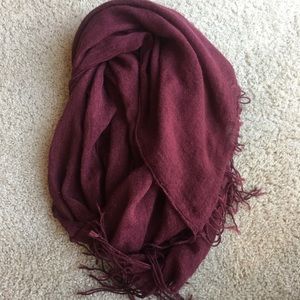 Cozy maroon fringe scarf
